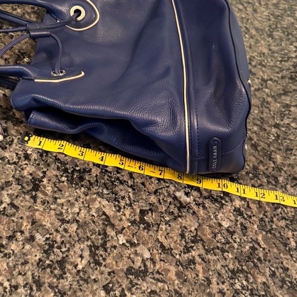 Cole Haan Vintage leather Reiley tassel tote in Navy EUC - Picture 14 of 16
